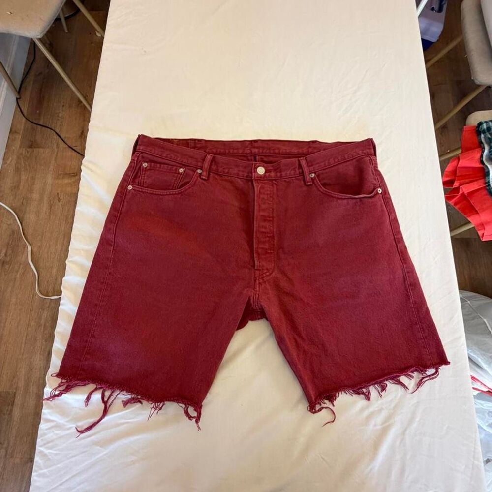 Levi’s 501 Red Cut Off Denim Shorts Jorts Frayed Raw Hem – Size 40